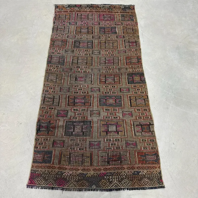 2,9x6,2 ft Green Rug with Orange Polka Dots