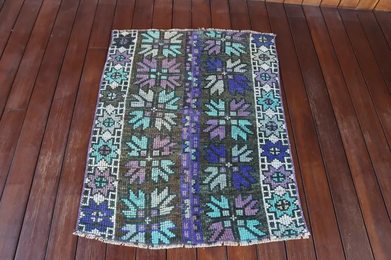 Alfombra pequeña turca, alfombra vintage de 2,3x3 pies, alfombra de lana Oushak púrpura - 1