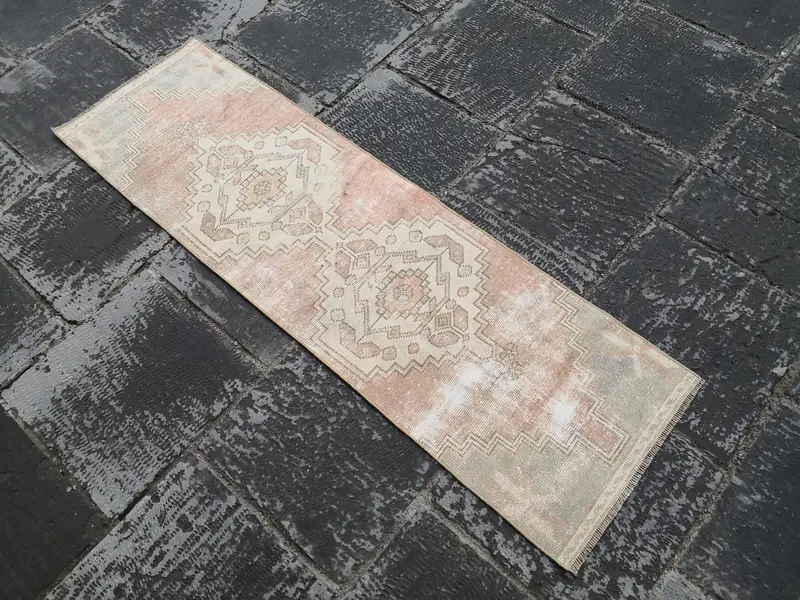 1.5x5.2 ft Vintage Türk Halısı, Yolluk Halısı, Pembe Oushak Çiçekli Halı - 1