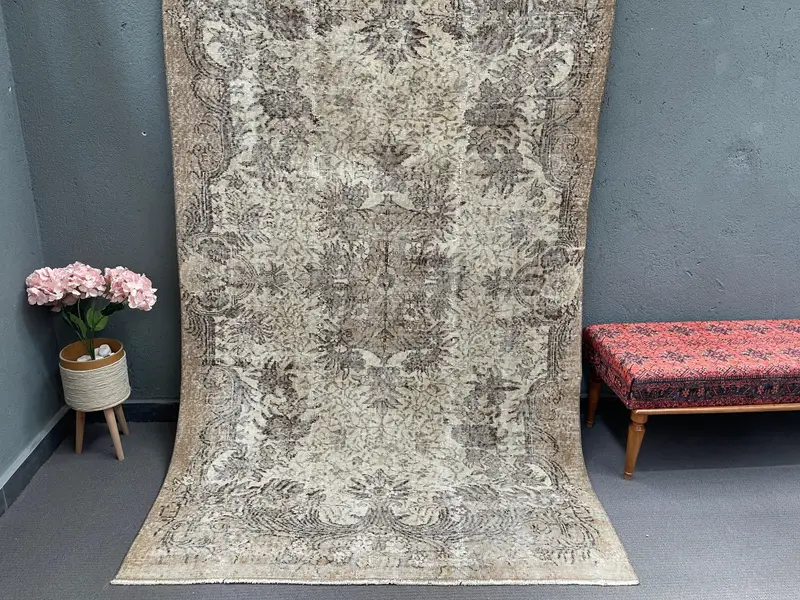 Vintage Turkish Rug 5.1x8.1 ft (155x246 cm), Oushak Brown Gray Floral Rug - 1