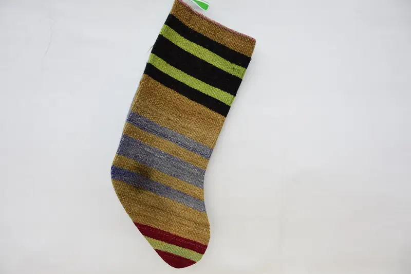 エレガントなベージュのクリスマスストッキング、幅9インチのホリデーデコレーション。