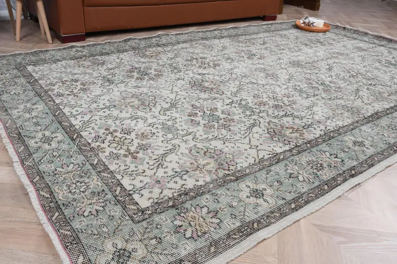 Türkischer Vintage-Teppich, großer 174 x 286 cm großer Teppich, weißer Wollteppich mit Pflanzen und Bäumen - 1