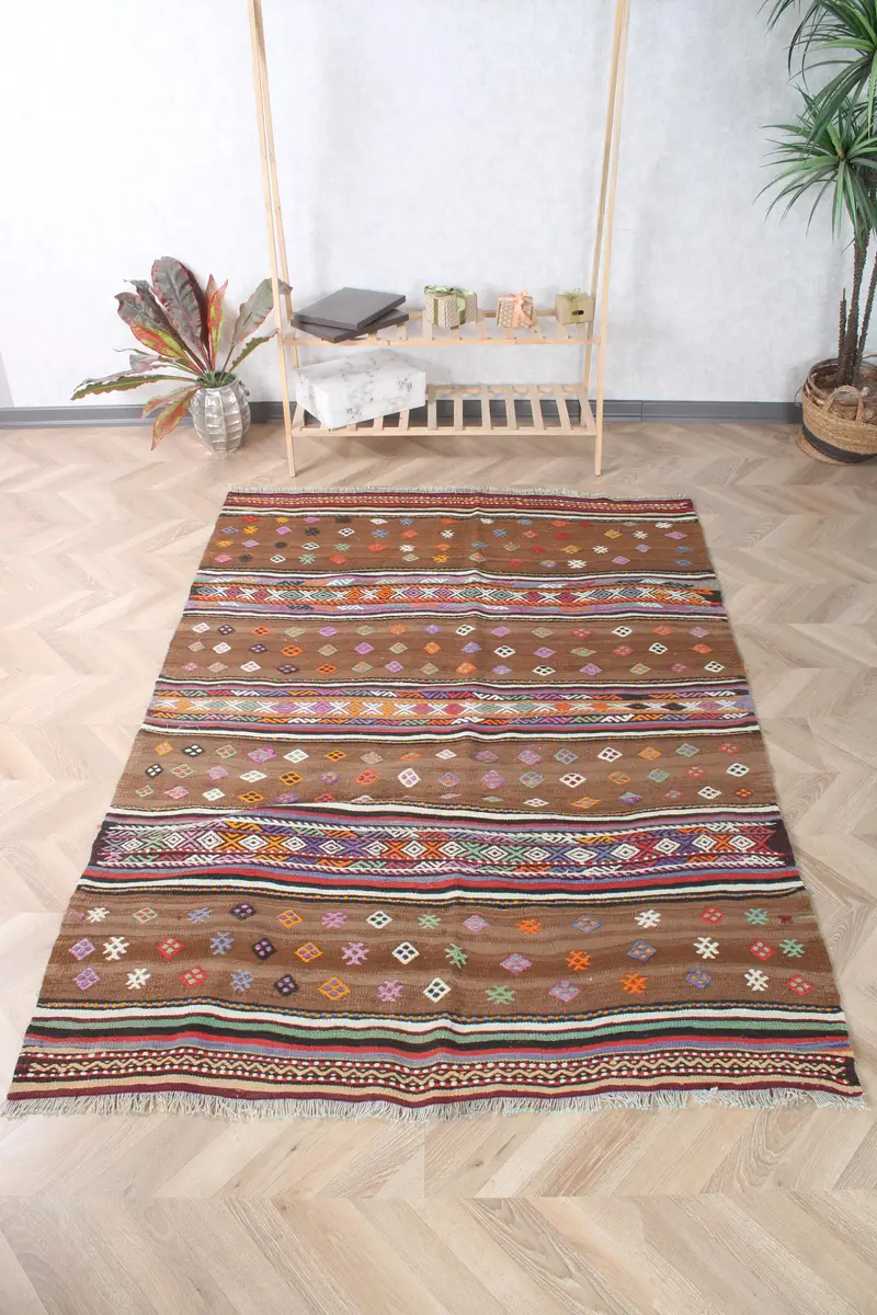 Vintage Türk Halısı, 4.9x6.6 ft Kilim Halısı, Kahverengi Alan Bitki ve Ağaç Halısı - 1