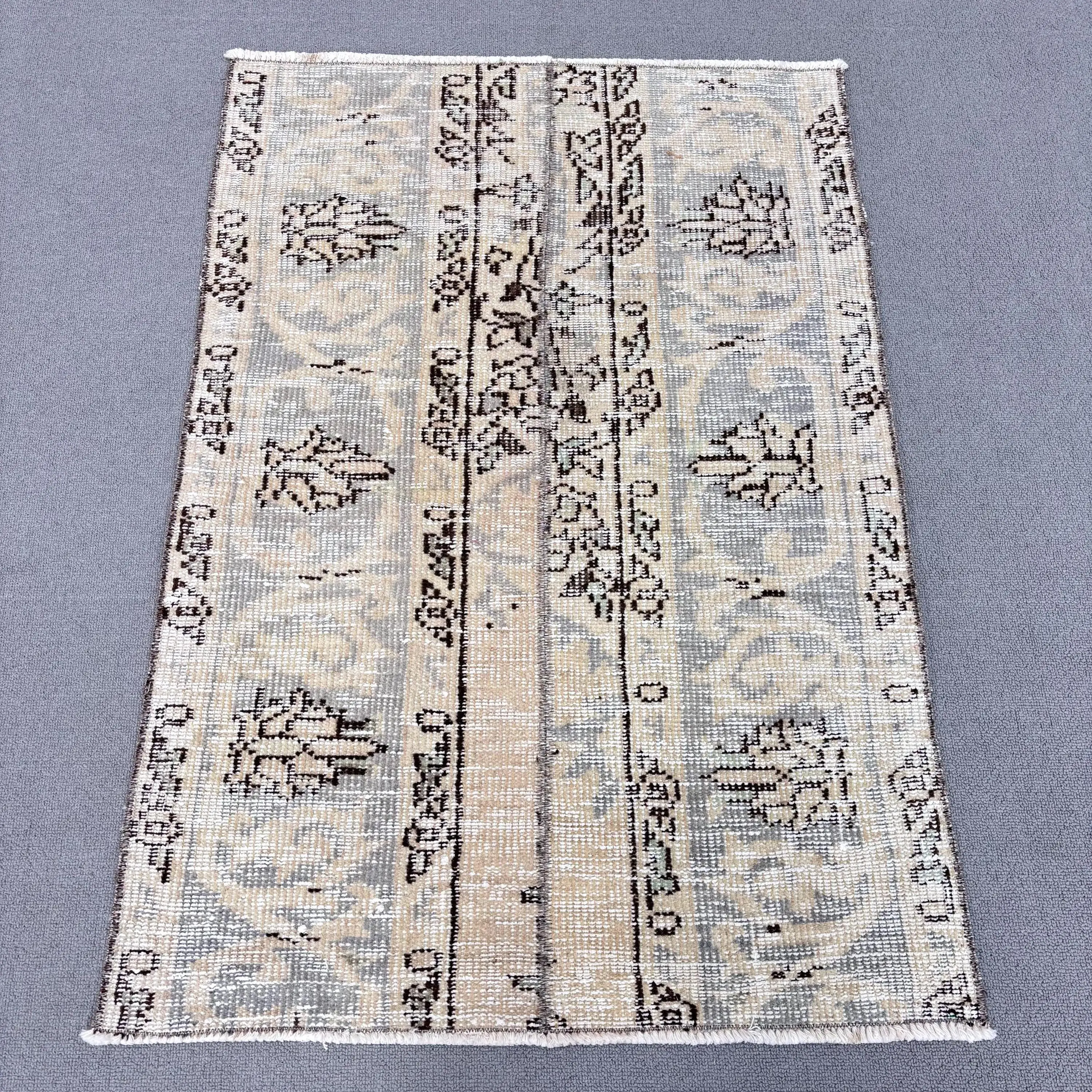 Turkish Rug, Small 2.3x3.3 ft Vintage Rug, Gray Beige Animal Print Wool Rug - 1