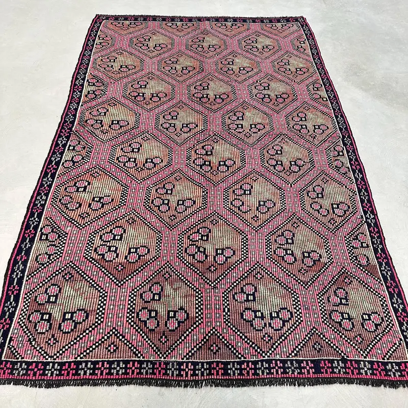 Pembe İkat Halı, Yeşil Desenli 5,5x8,9 ft