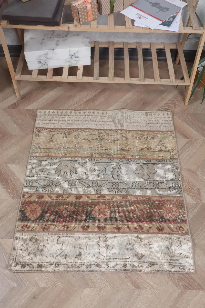 Brauner Teppich mit grünem Rand, 2,6 x 3 Fuß, elegantes Dekor