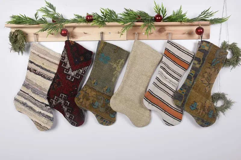ベージュのクリスマスオーナメントストッキング、ホリデーホリデーストッキング