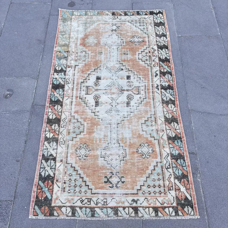 Orangefarbener, grüner Teppich mit Tiermotiv, 2,6 x 4,5 Fuß