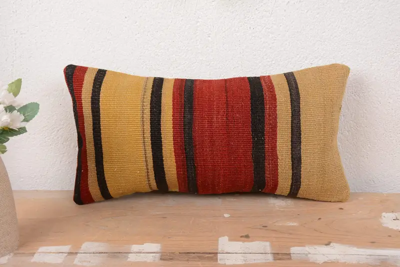 Handgefertigtes besticktes Leinenkissen, Vintage gestreiftes Kissen