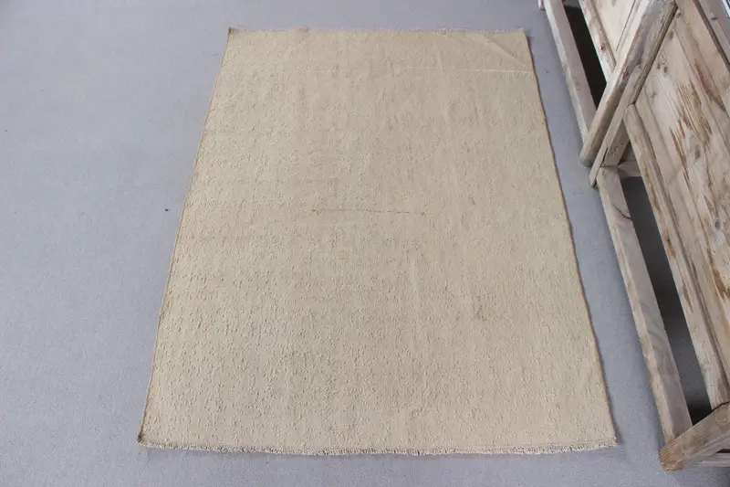 Beiger marokkanischer Teppich, 3,3 x 4,5 Fuß, elegantes Dekor