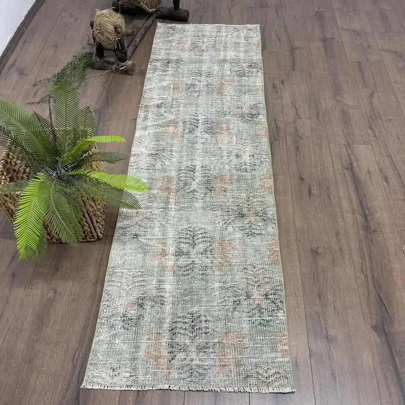 Alfombra verde de 2x6,8 pies, diseño liso con detalles en naranja