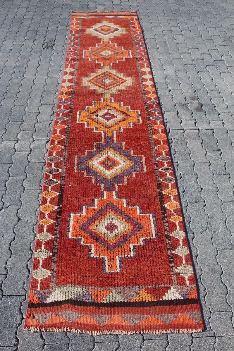 Vintage-Läuferteppich 2,6 x 11,6 Fuß, türkischer Herki-Rot-Massivwollteppich - 1