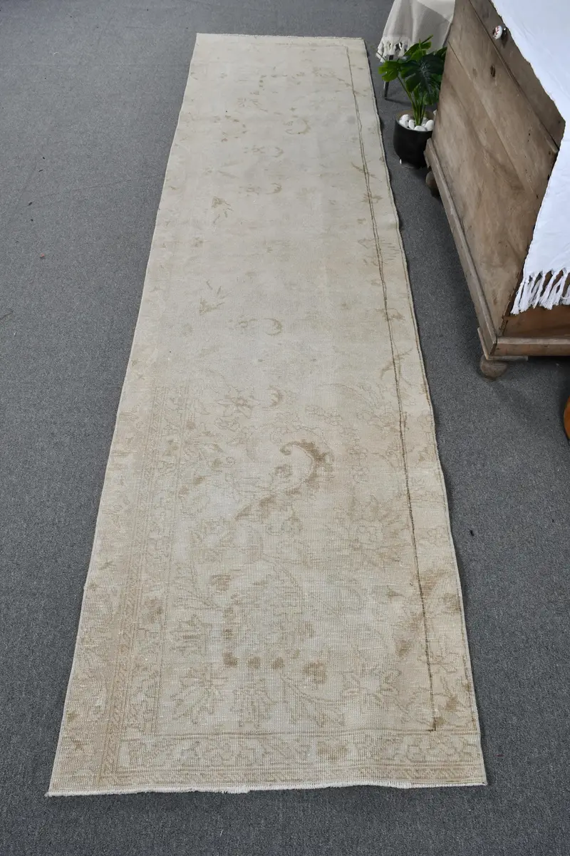 Elegante alfombra beige y marrón, diseño de rayas de 8 x 3 m