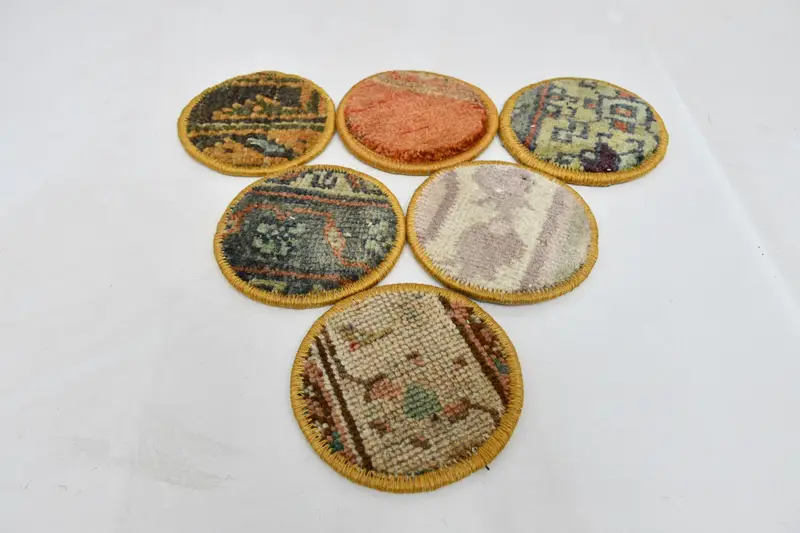 Elegantes posavasos naranjas y verdes, juego de posavasos de alfombra premium