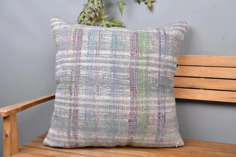 Almohada bordada del suroeste gris y verde, almohada de tiro 28x28