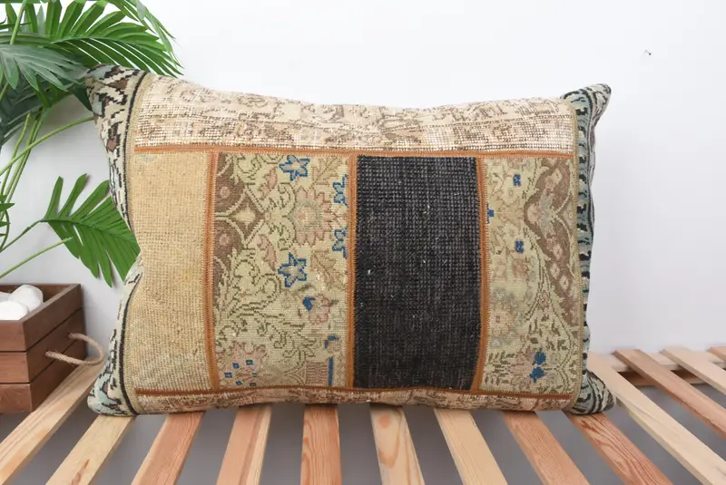 Handgefertigtes Patchwork-Wurfkissen in Beige und Braun, Vintage-Rechteckkissen