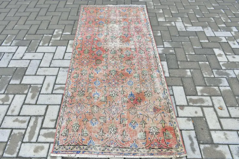 Türkischer Vintage-Teppich, 2,9 x 6,5 Fuß Akzentteppich, rot-blauer Patchwork-Teppich - 1