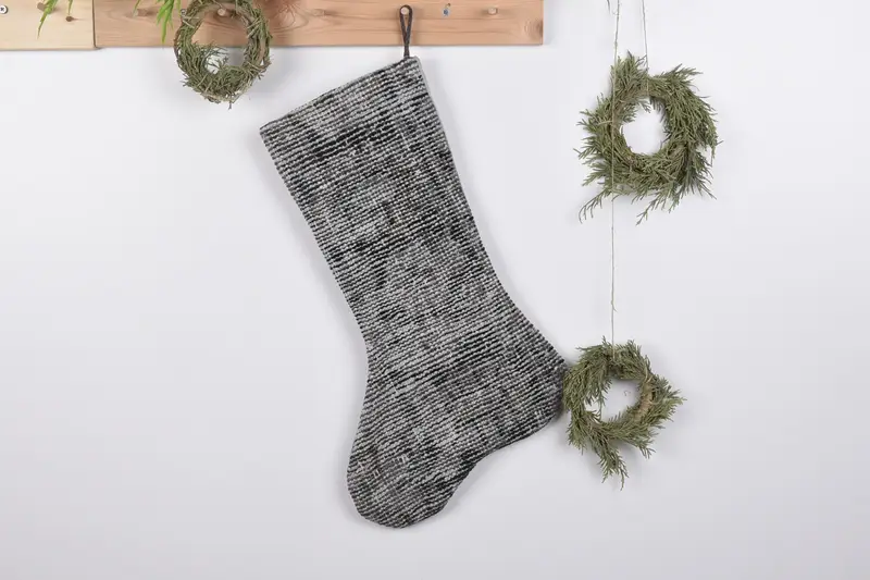 Şenlikli Noel Süsleri Deseni, 19 İnç Geniş Noel Çorabı