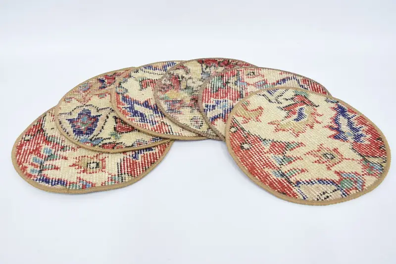 Böhmische Kreis-Tischsets, Dekor aus Baumwolle in Beige und Rot