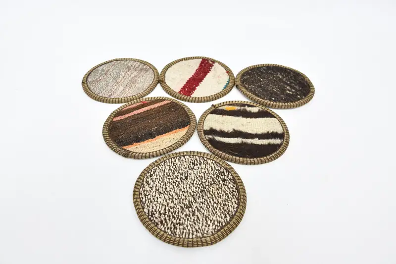 Posavasos redondos bohemios, posavasos marrones y rojos