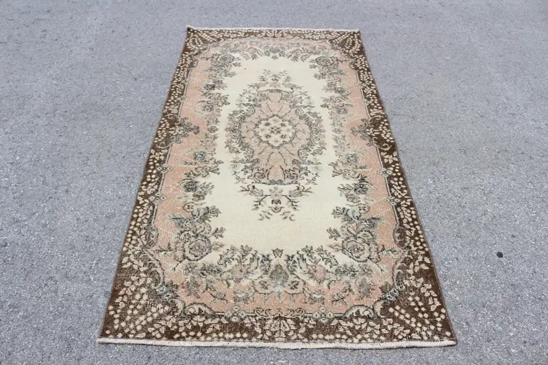 Türk Vintage Halı, 3.7x7.2 ft Alan Halısı, Kahverengi Beyaz Patchwork Yün Halı - 1