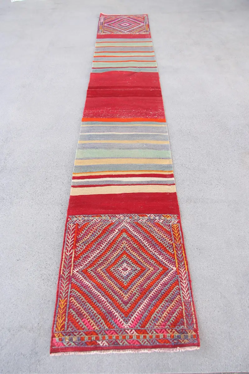 Red & Green Geometric Rug, 1,9x12,1 ft Chic Decor