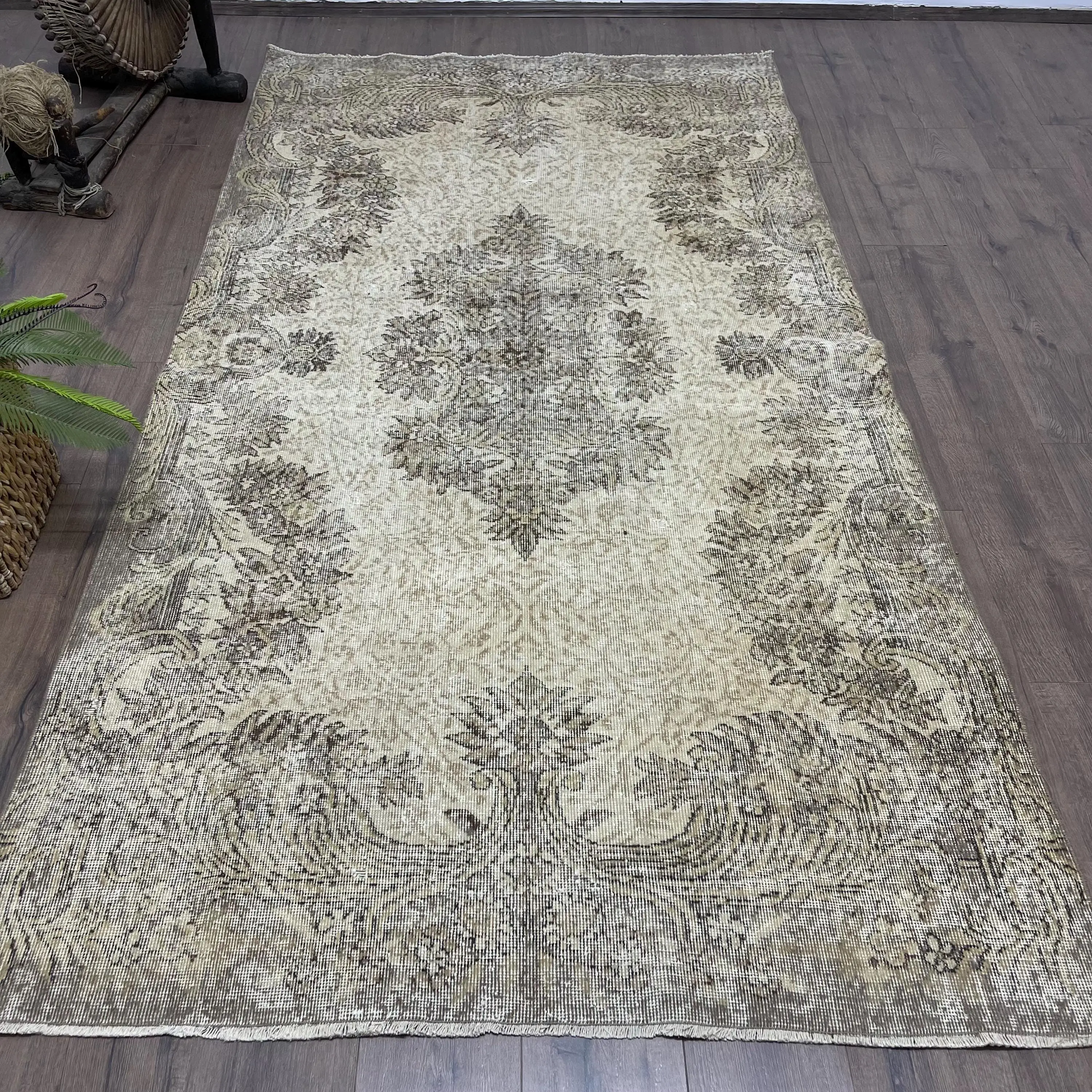 Turkish Vintage Rug 4.6x8.6 ft, Gray Plants & trees Rug - 1