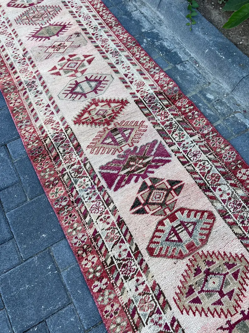 Elegant Pink Rug, 2.7x10.2 ft Green Bordered