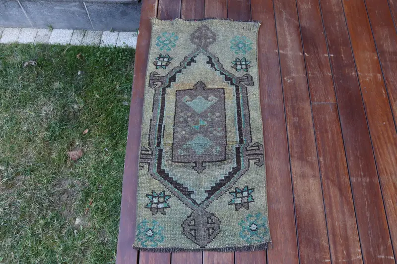 Handgefertigter grüner Patchwork-Teppich, 1,3 x 2,9 Fuß, elegantes Dekor