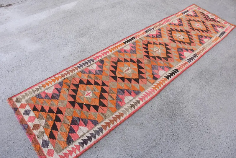 Alfombra vintage turca, alfombra corredor de 2,4x9,8 pies, alfombra abstracta Kilim naranja - 1