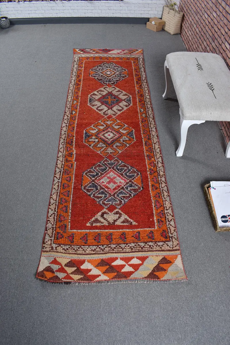 Türkischer Vintage-Teppich 2,8 x 9,5 Fuß (86 x 291 cm), Herki-roter Wollteppich - 1