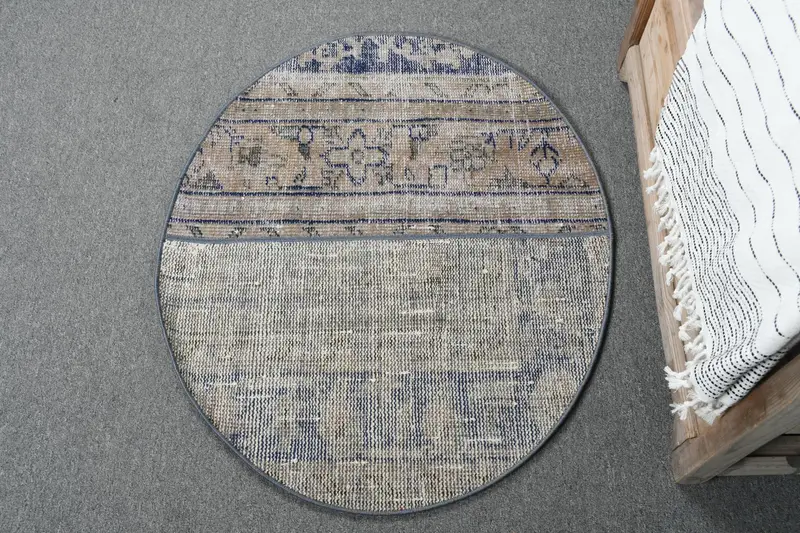 2.5x2.9フィートブルーラグ、無地パターン、ベージュアクセント