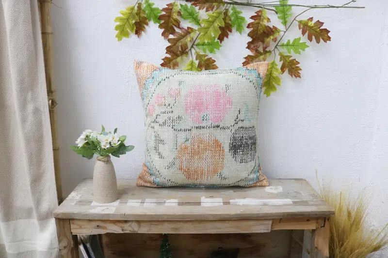 Handgefertigtes besticktes Kissen, quadratisches Vintage-Kissen mit Reißverschluss