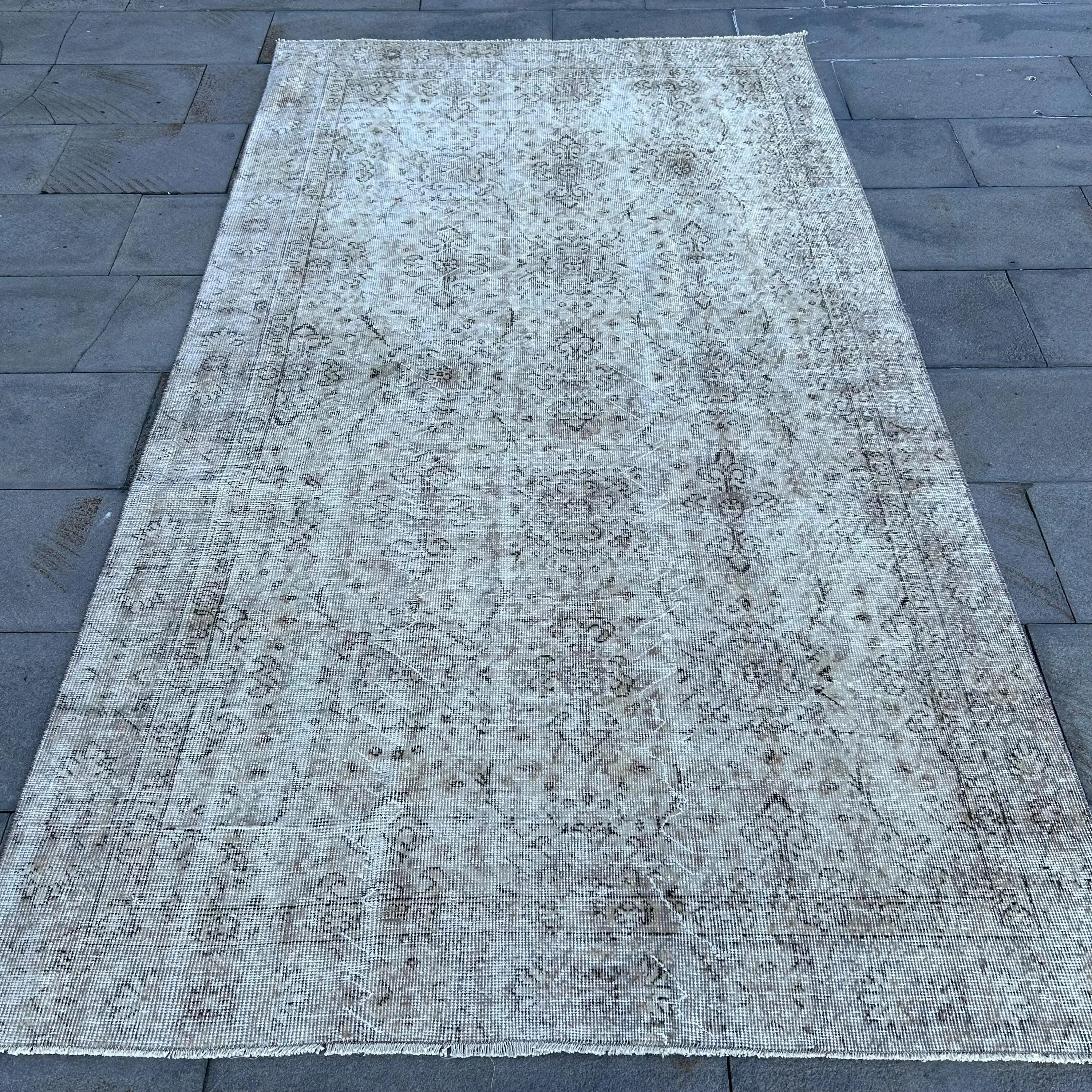 Turkish Vintage Area Rug 4.6x8.4 ft (141x257 cm), Gray Check Rug - 1