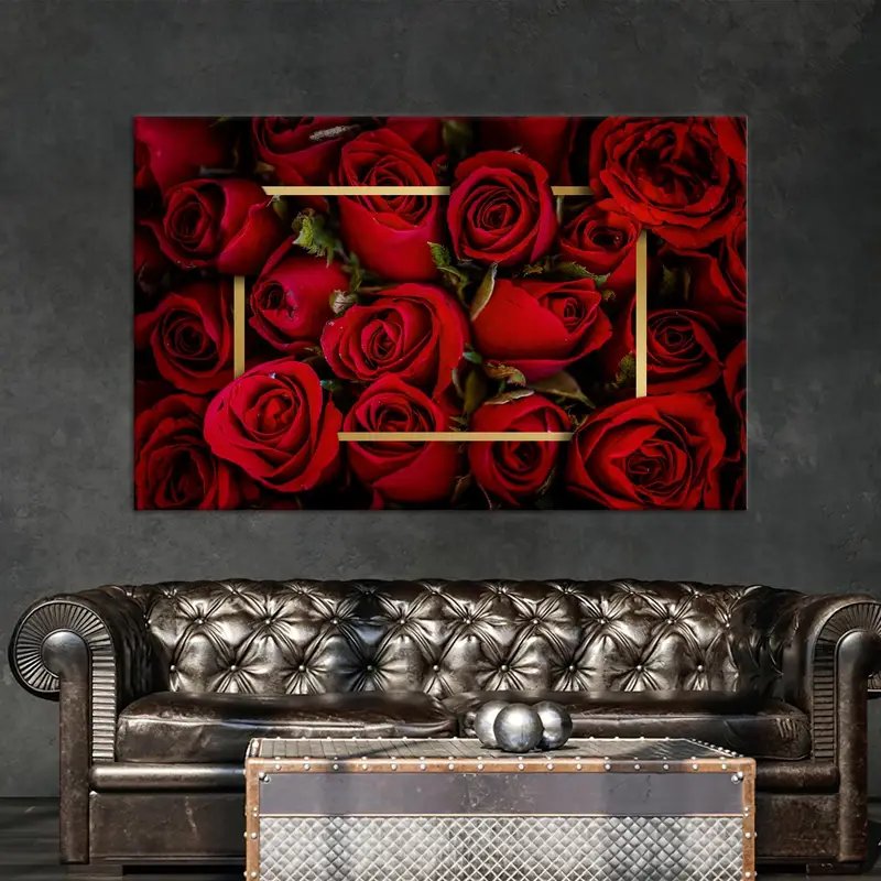 Luxuriöse Leinwand mit roten Rosen: Goldrahmen, elegante Wandkunst