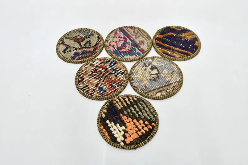 ブルーとベージュの織りコースターセット、エレガントで耐久性のあるコースターコレクション