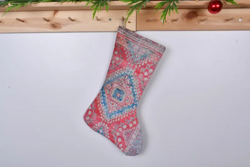 Media navideña festiva verde y rosa, media con patrón de adorno encantador
