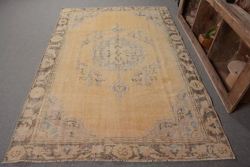 El Yapımı Sarı & Mor Halı, 5,3x8,2 ft Çizgili Geometrik