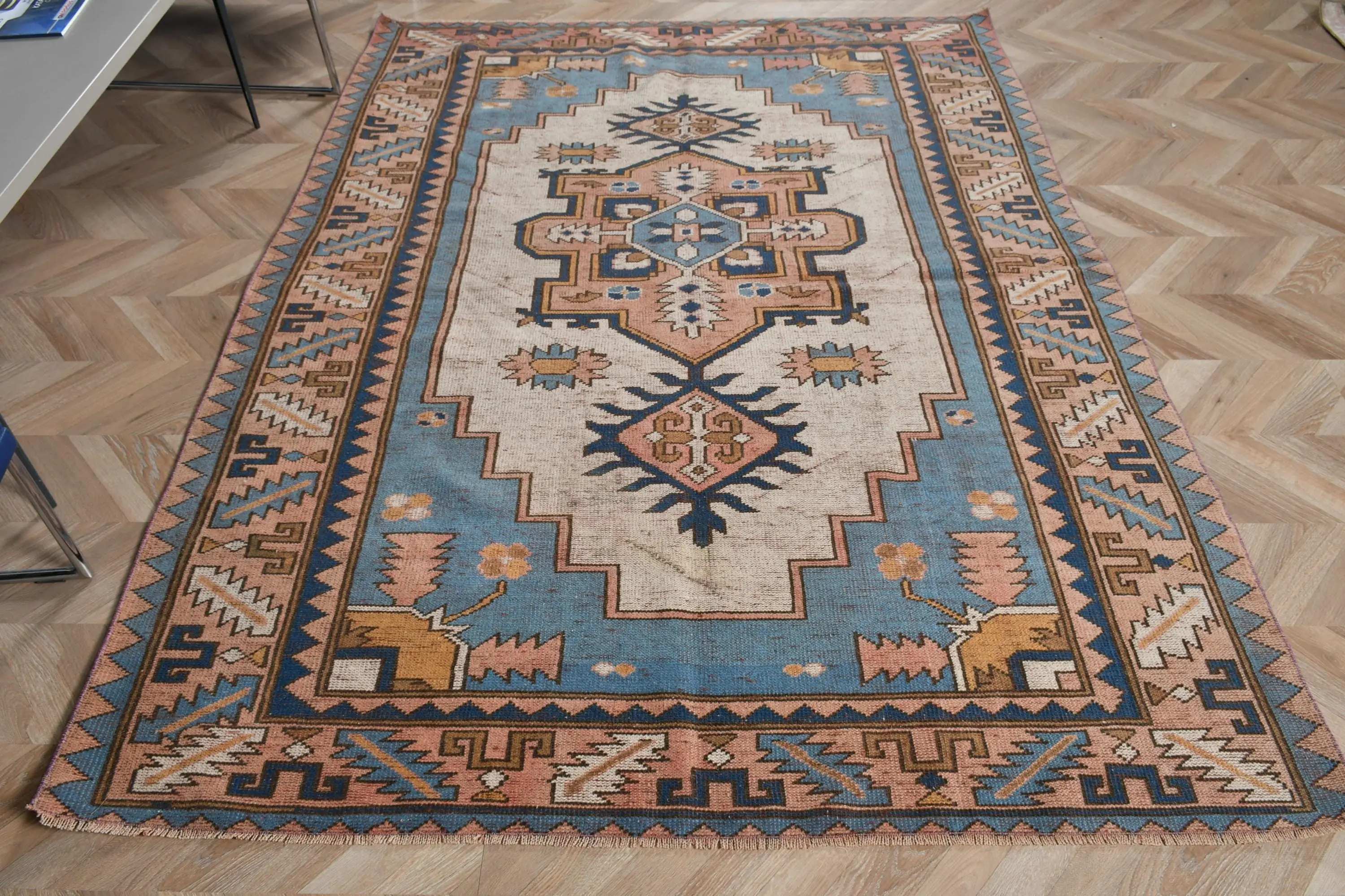 5.5x7.5 ft Türk Halısı, Vintage Büyük Halı, Mavi Kahverengi Hayvan Baskı Yün Halı - 1