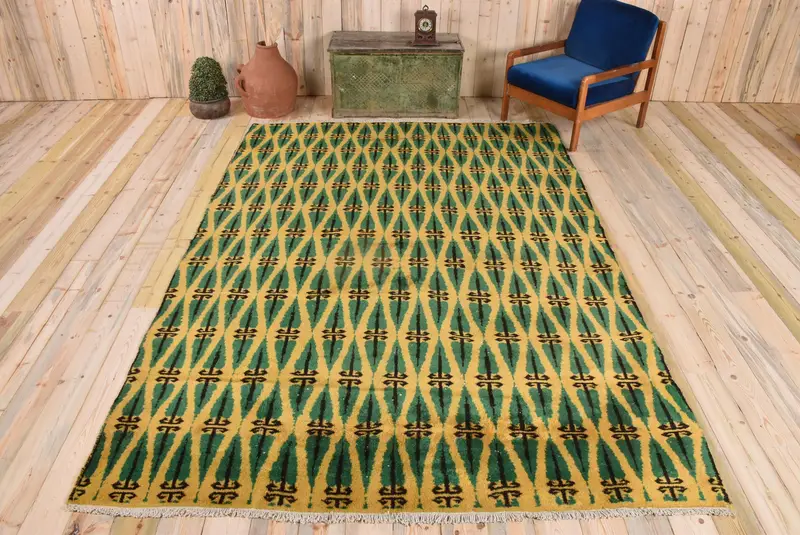 Alfombra verde de 7x10 pies, patrón botánico con detalles en amarillo