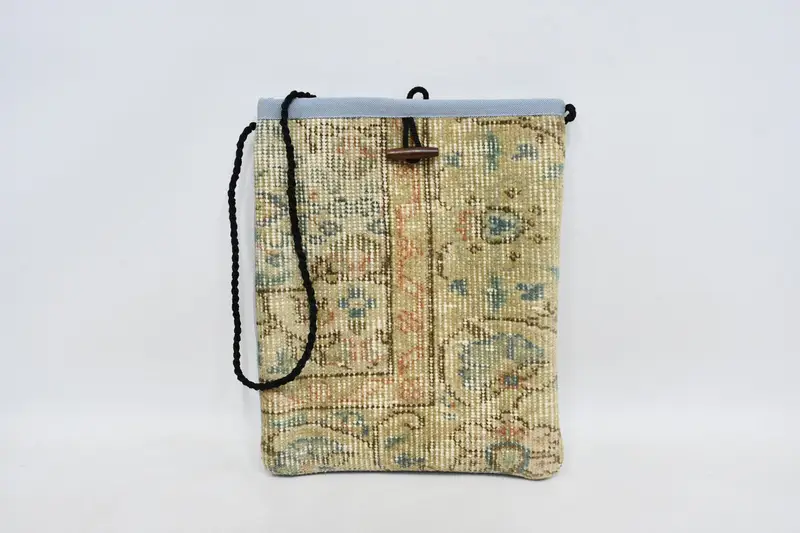 調節可能なストラップ付きキリムバッグ、ヴィンテージモチーフ付きウールクロスボディ