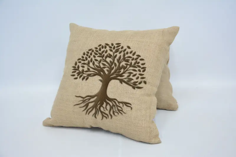 Rot besticktes Wurfkissen, handgemachtes Tarnkissen