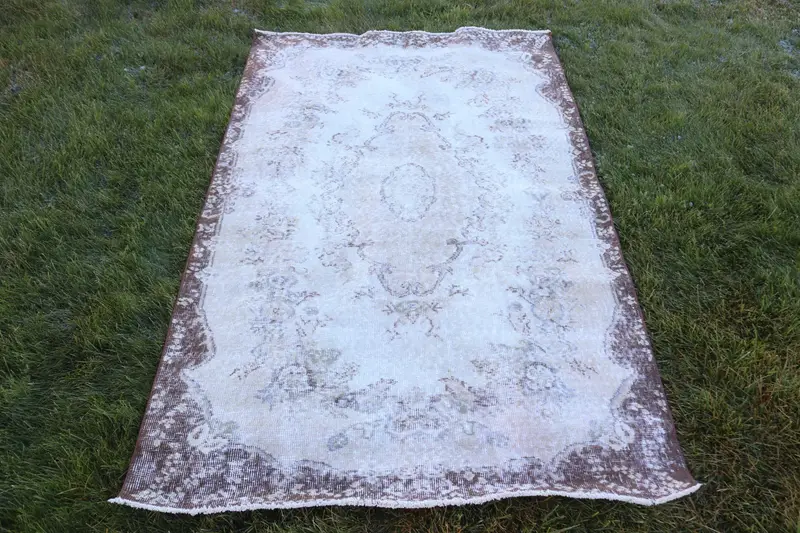 3.9x6.5 ft Halı, Vintage Türk Halısı, Beyaz Kahverengi Hayvan Baskı Yün Halı - 1