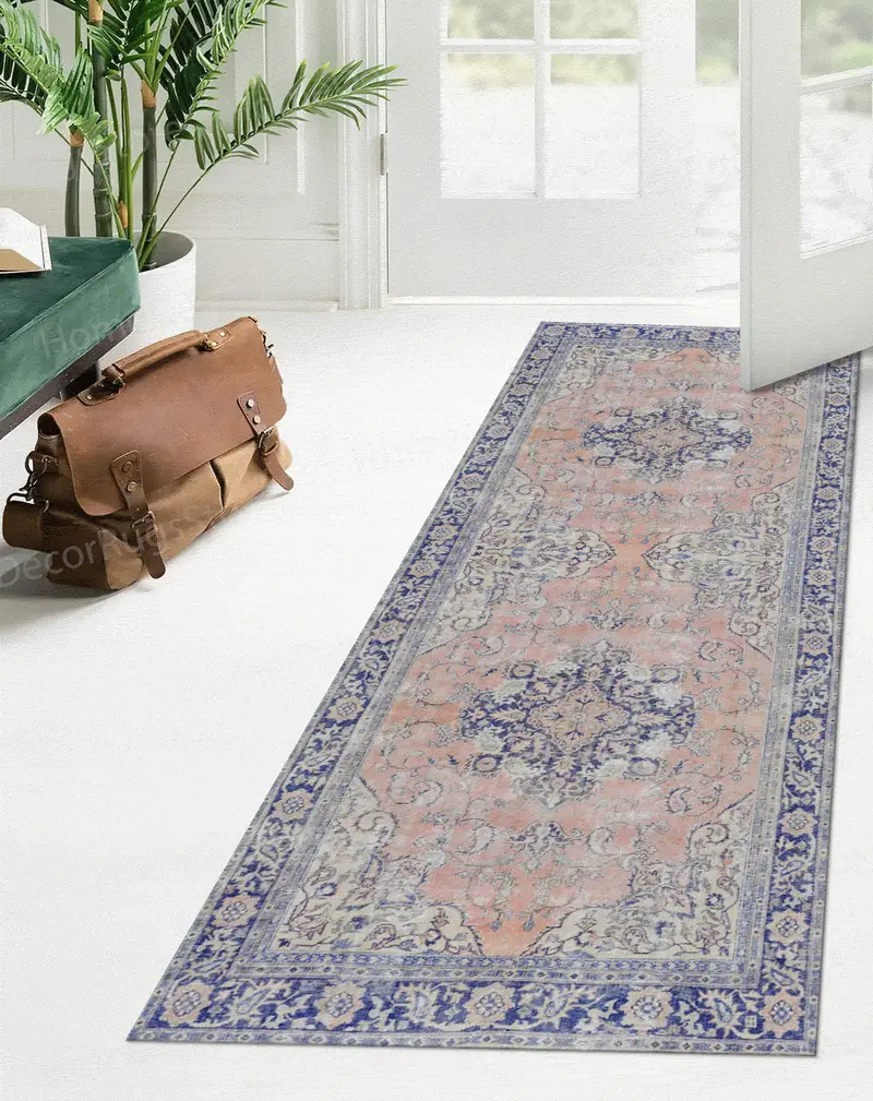 ネイビー ブルー メダリオン花柄プリント ラグ: 落ち着いた色あせたエレガンス