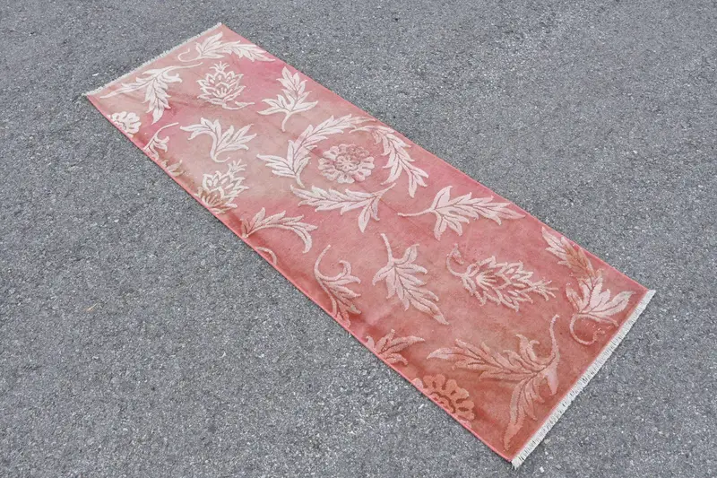 Vintage Halı, Yolluk 2.1x6.3 ft Türk Halısı, Kırmızı Beyaz Çiçekli Yün Halı - 1
