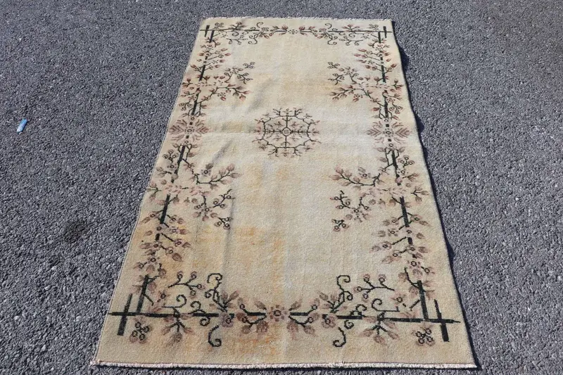 Vintage Halı, 3.5x6.4 ft Accent Türk Halısı, Oushak Kahverengi Beyaz Çiçekli Halı - 1