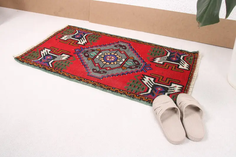 Oushak Vintage Teppich, 1,8x3,2 ft türkischer Teppich, roter Wollteppich mit Tiermuster - 1