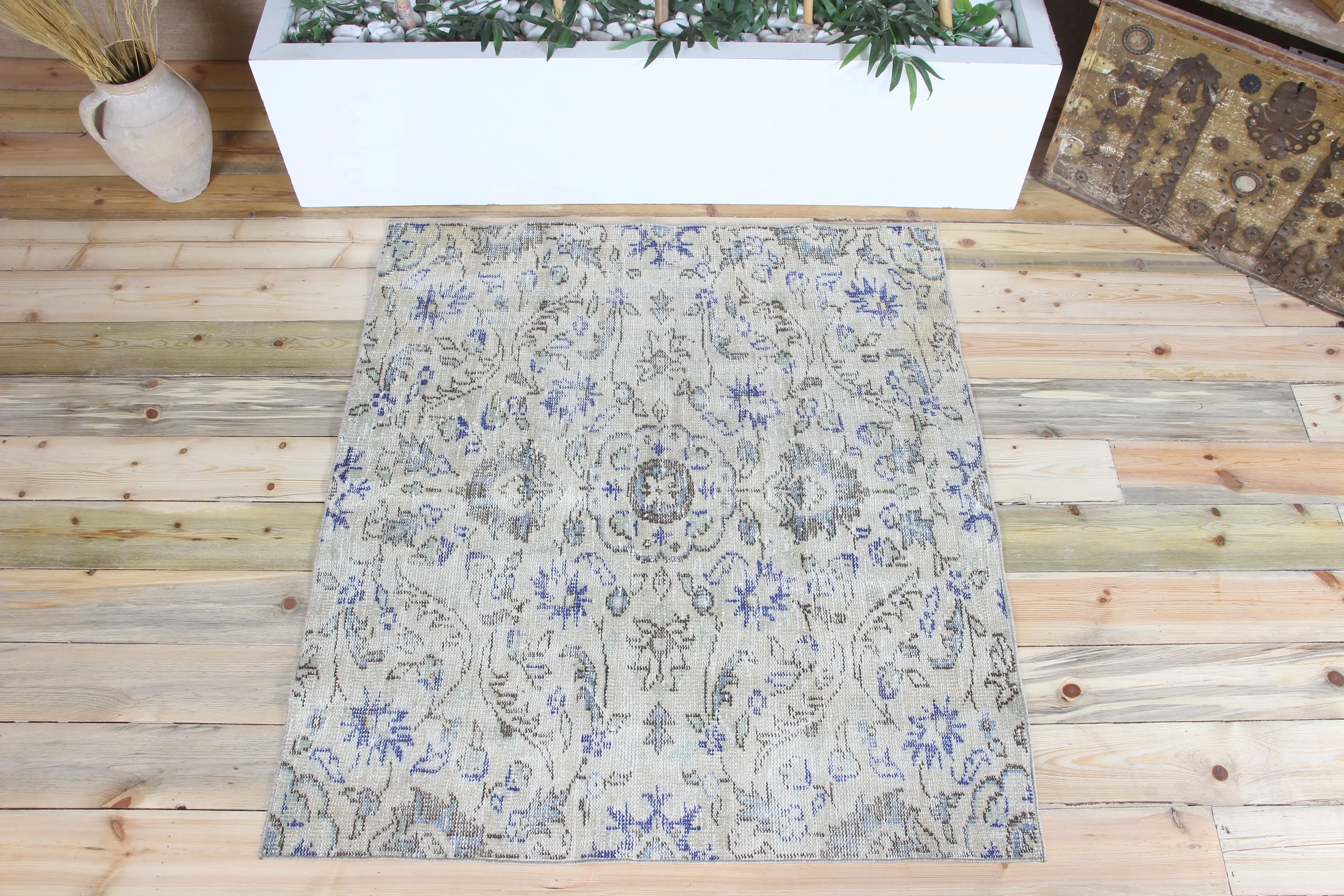 Vintage Türk Oushak Vurgulu Halı 4x4.4 ft, Mavi Çiçekli Halı - 1