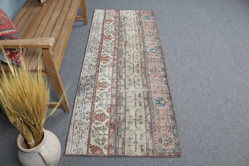 2.5x6.2フィート ベージュ&ピンクポルカドットラグ、エレガントな装飾