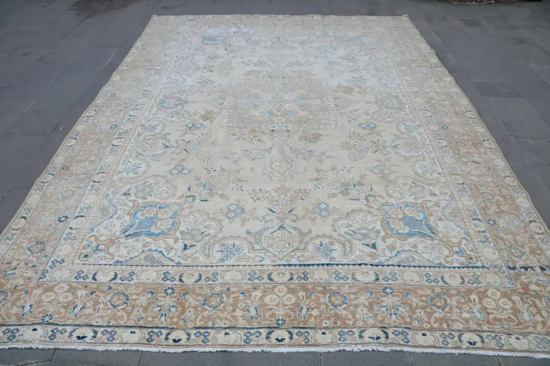 Alfombra beige y azul de 8x11 pies, diseño geométrico a rayas